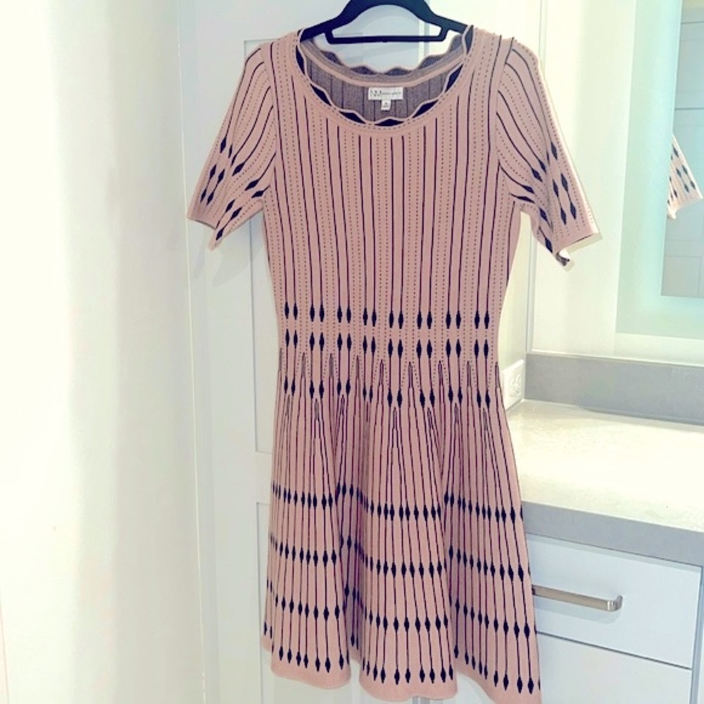 Luxury knit dress from Neiman Marcus. Like new condition. HUGE DISCOUNT - Picture 3 of 9